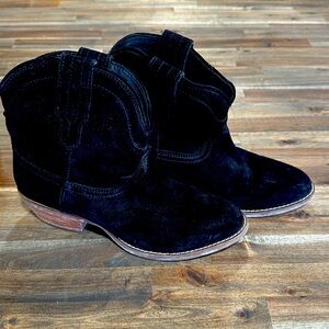 Dingo NWT Tumbleweed Black Suede Leather Pull On Ankle Boots Size 7M #DI561